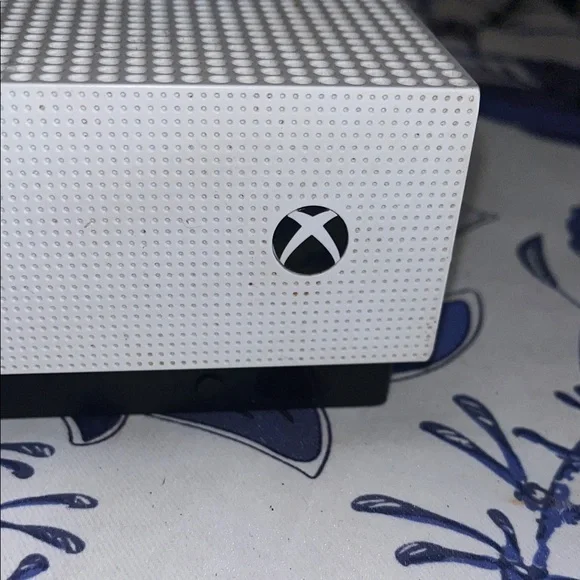 Xbox One White One S Console Barley Used - Picture 2 of 9